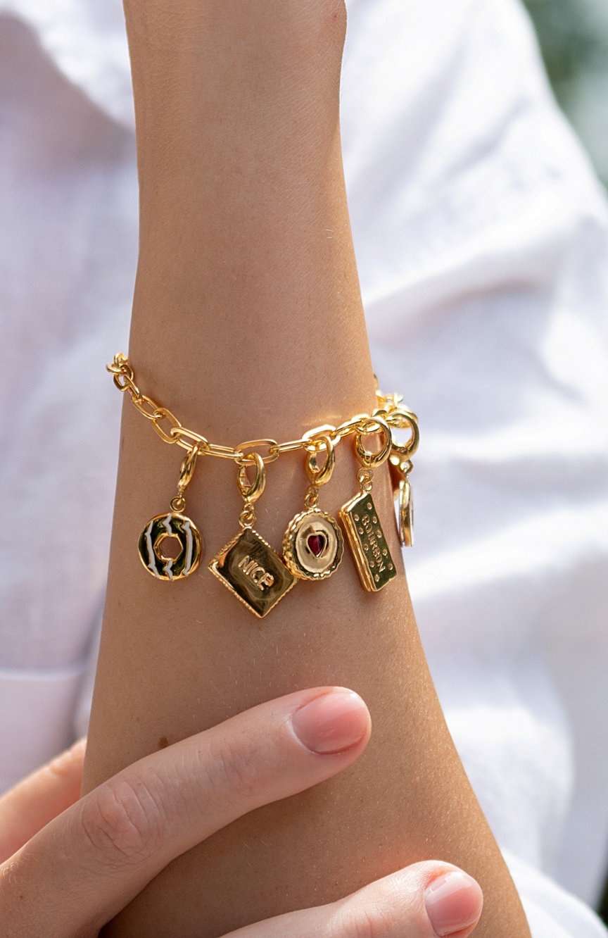 ليلي تشارمد Gold Plated Biscuit Charm