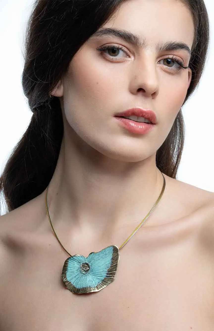 Fili Plaza Nenufar bronze pendant necklace, green patina