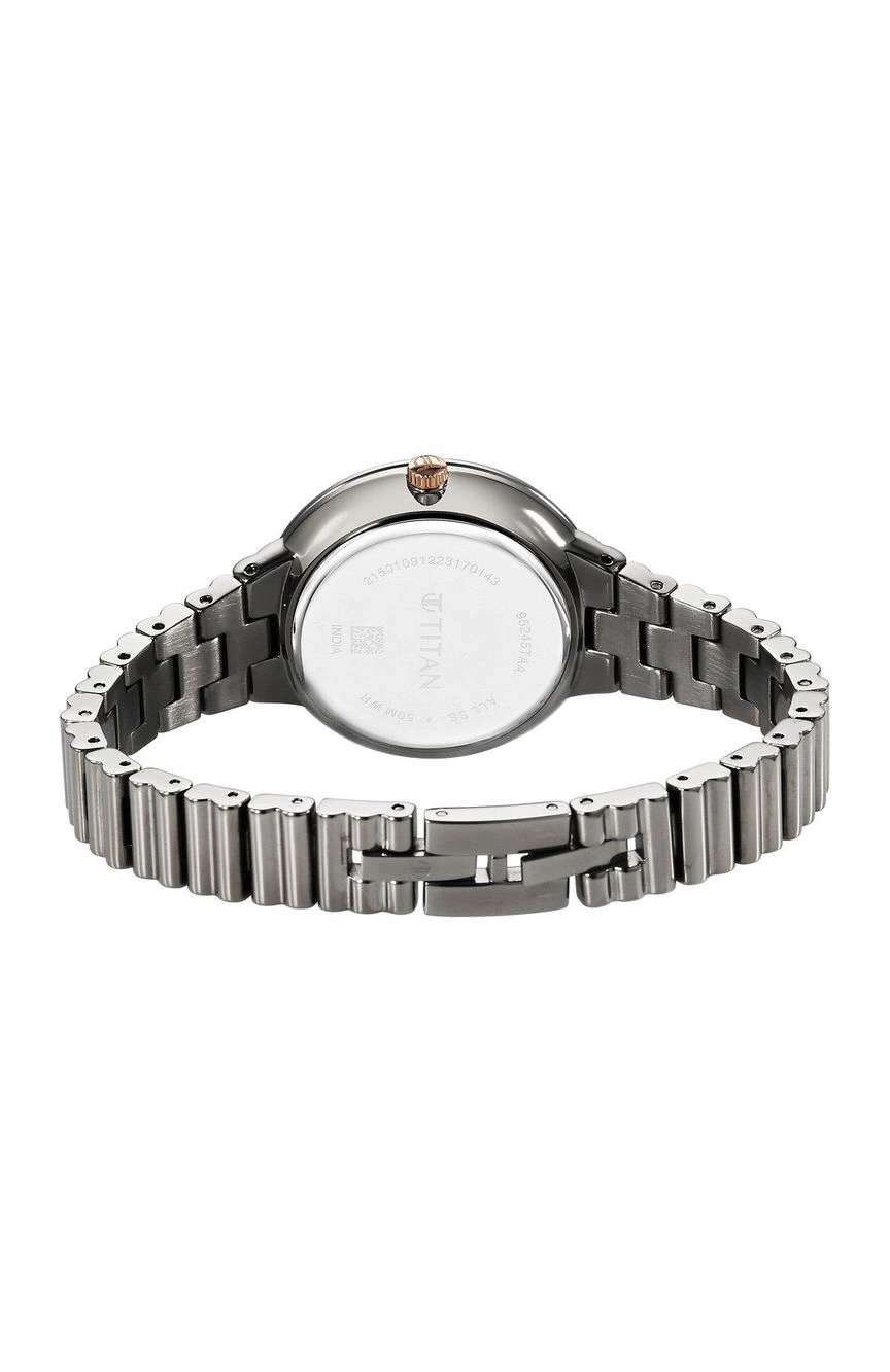 تيتان ساعة تيتان أورا كوارتز بميناء رمادي وسوار ستانلس إستيل للنساء