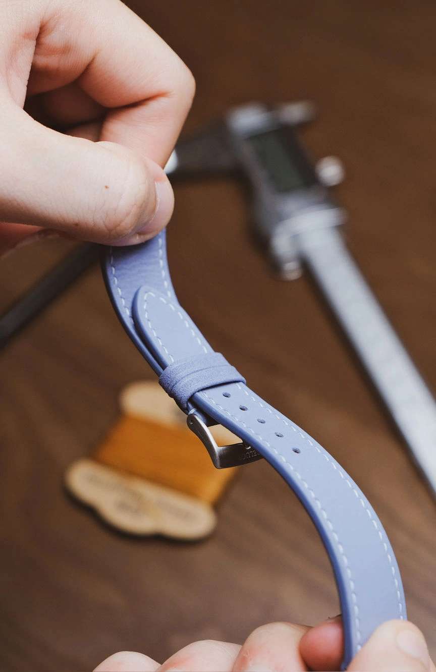 ديلوجز سوار من جلد النوبوك باللون الأزرق