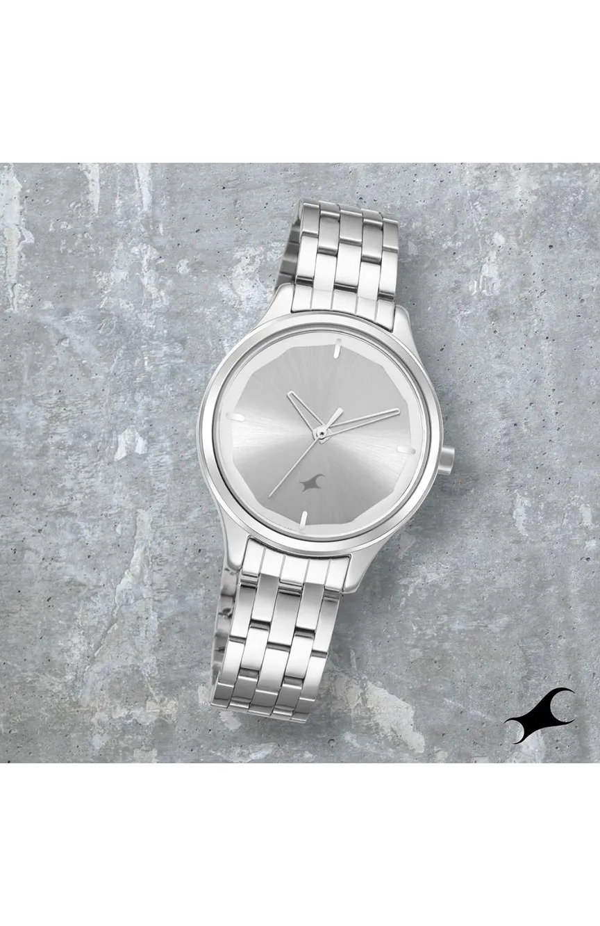 

Titan | Fastrack Stunners Quartz Analog Silver Dial Metal Strap Watch for Girls
