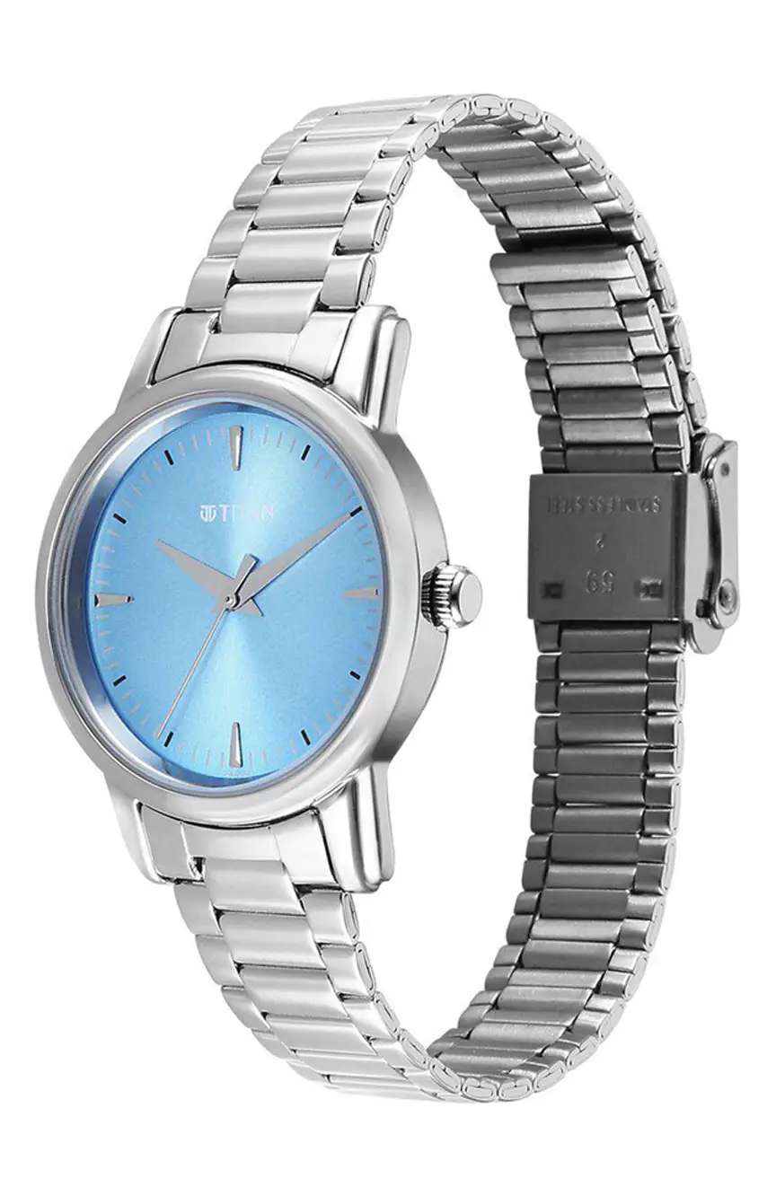 تيتان ساعة تيتان كاريشما كوارتز بميناء أزرق وسوار فضي ستانلس إستيل للنساء