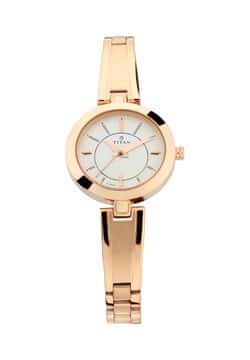 Titan ساعة تيتان كوارتز انالوج بميناء فضي وسوار معدني للنساء