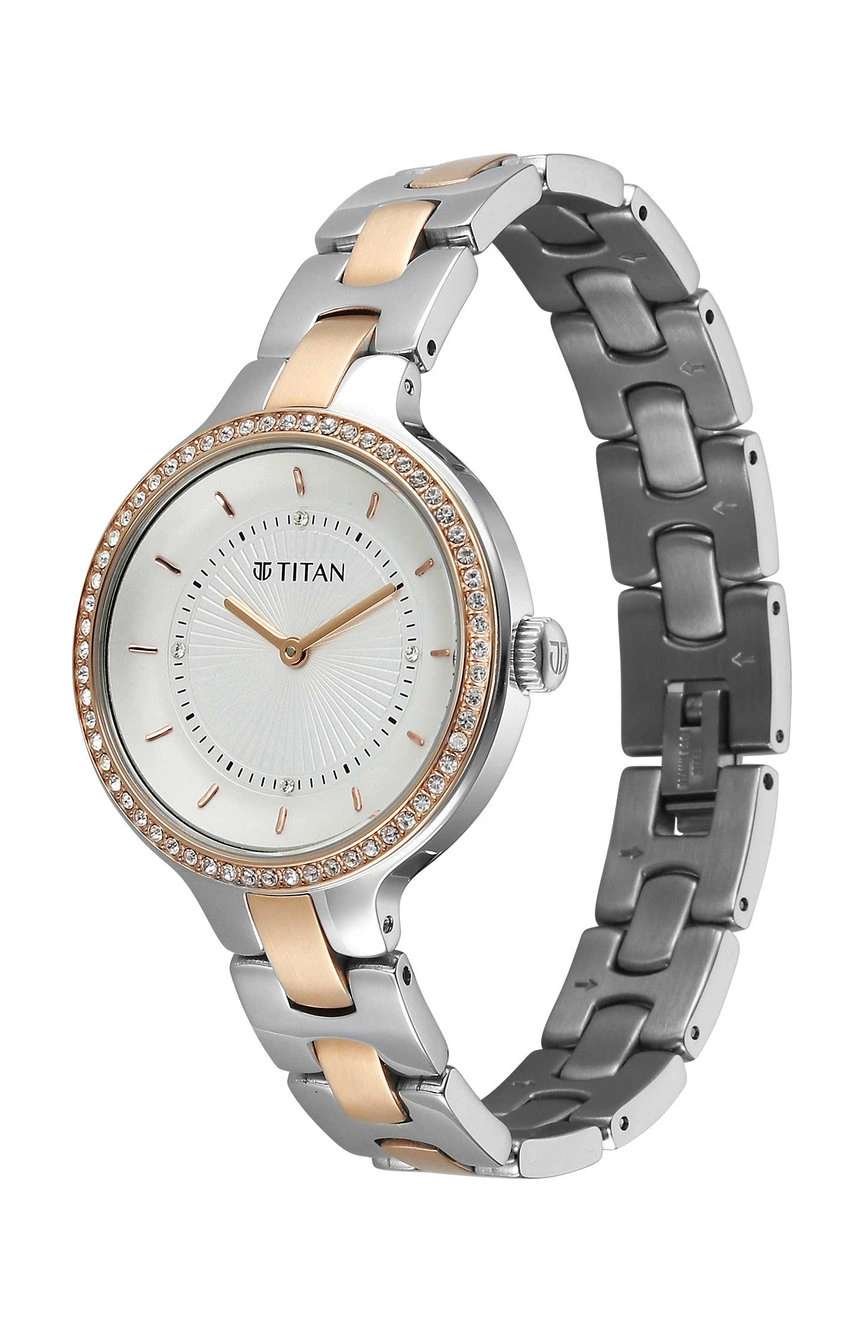 تيتان Glamour Quartz Analog