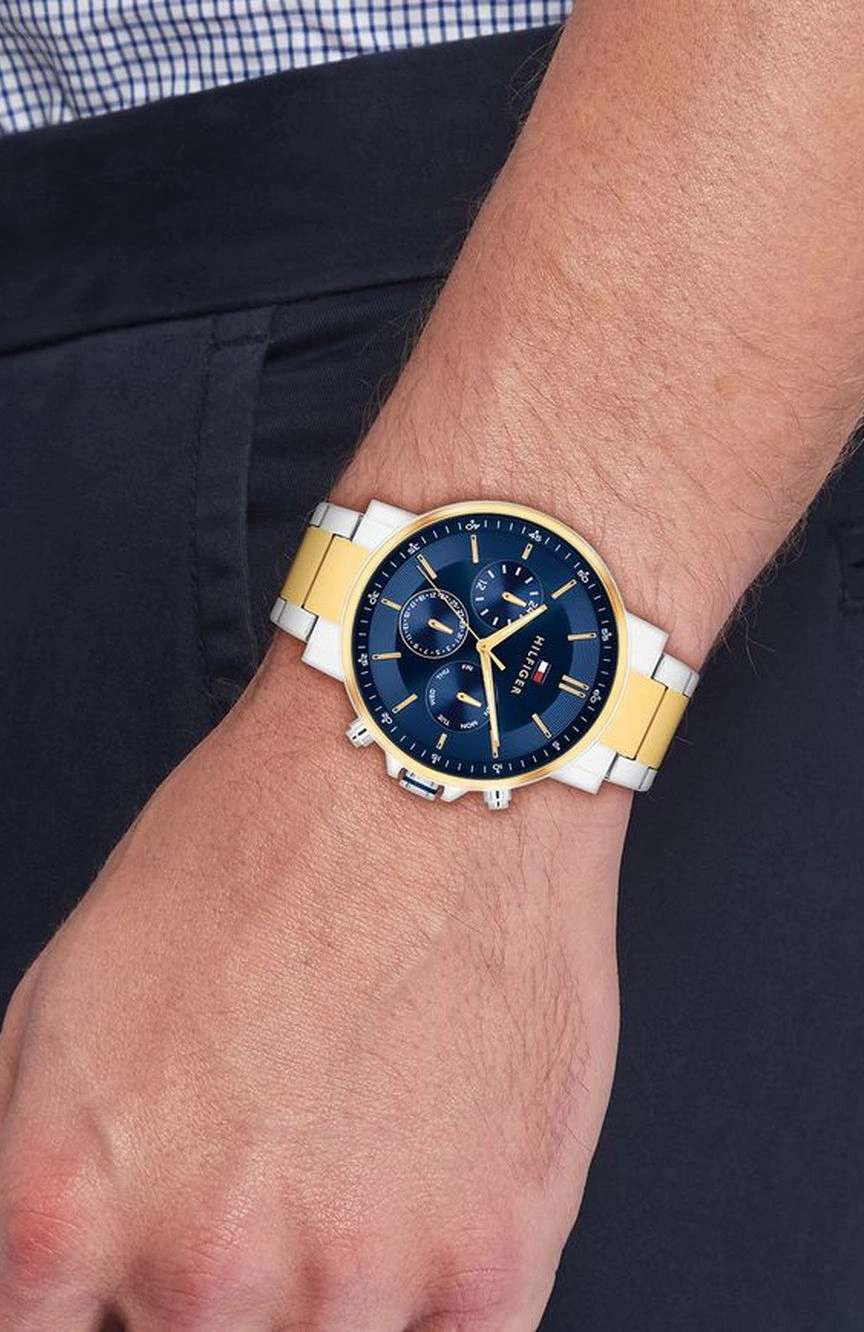 تومي هيلفجر ساعة تومي هيلفيجر تايسون بميناء مستدير مقاس 44 مم وسوار ستانلس إستيل للرجال