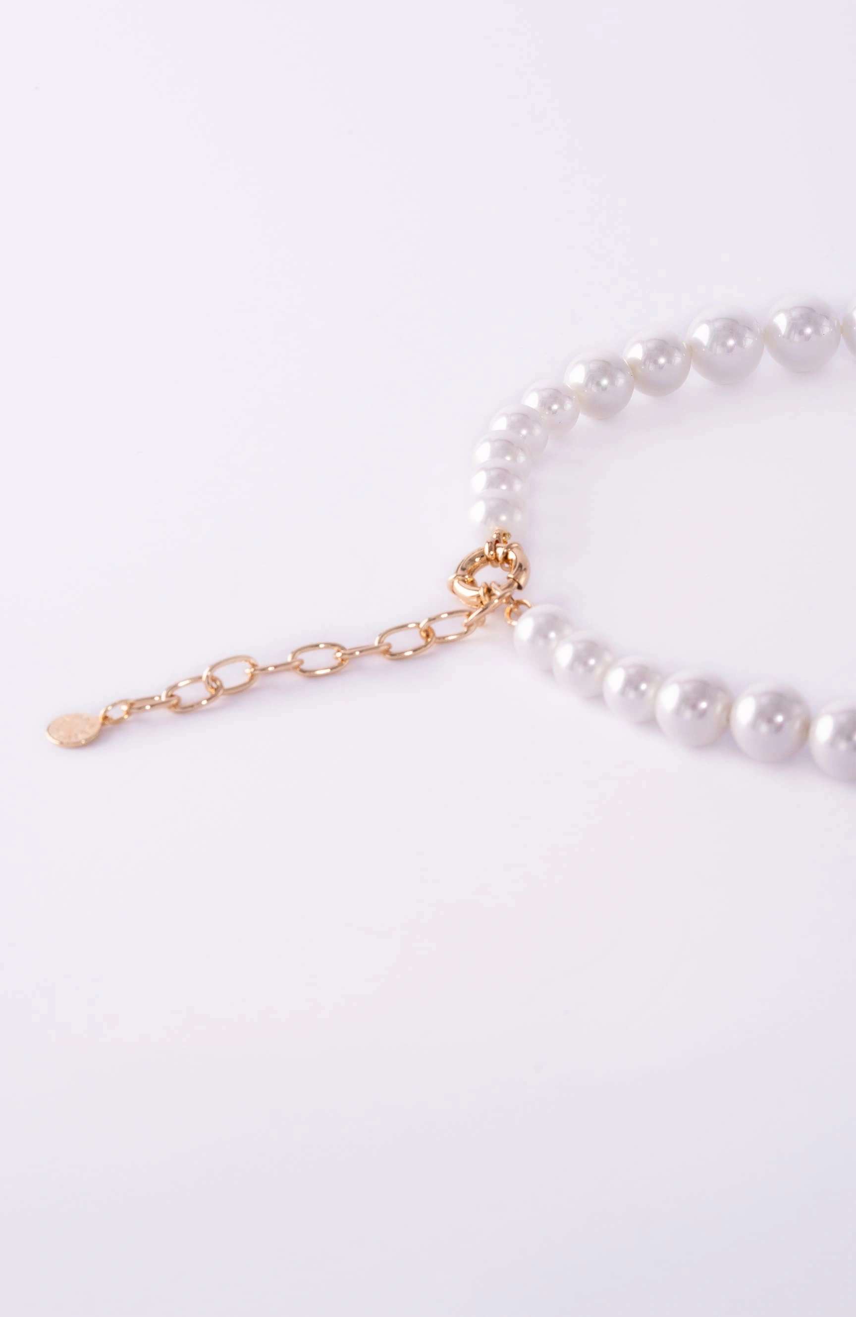 مادري بيرلا قلادة من اللؤلؤ بخيط واحد