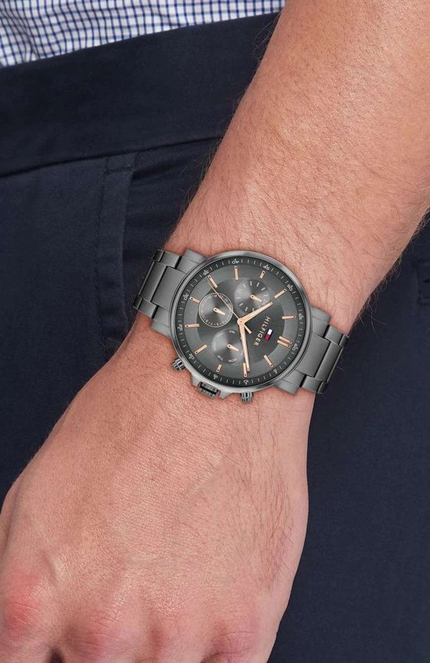 تومي هيلفجر ساعة تايسون مقاس 44 مم بسوار ستانلس إستيل من تومي هيلفيغر للرجال