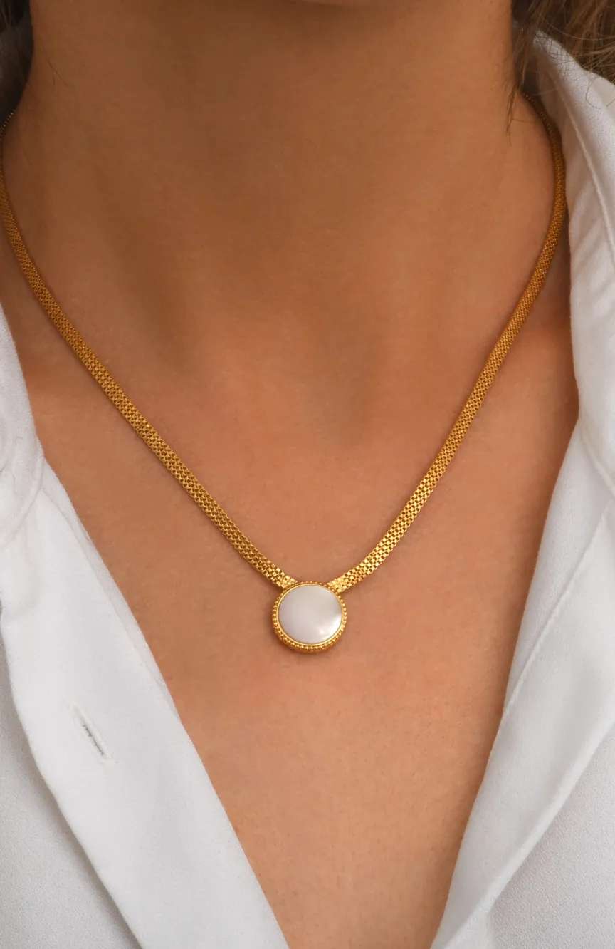 Satellite Ashanti Necklace In Flat Chain And Round Mother-Of-Pearl -White