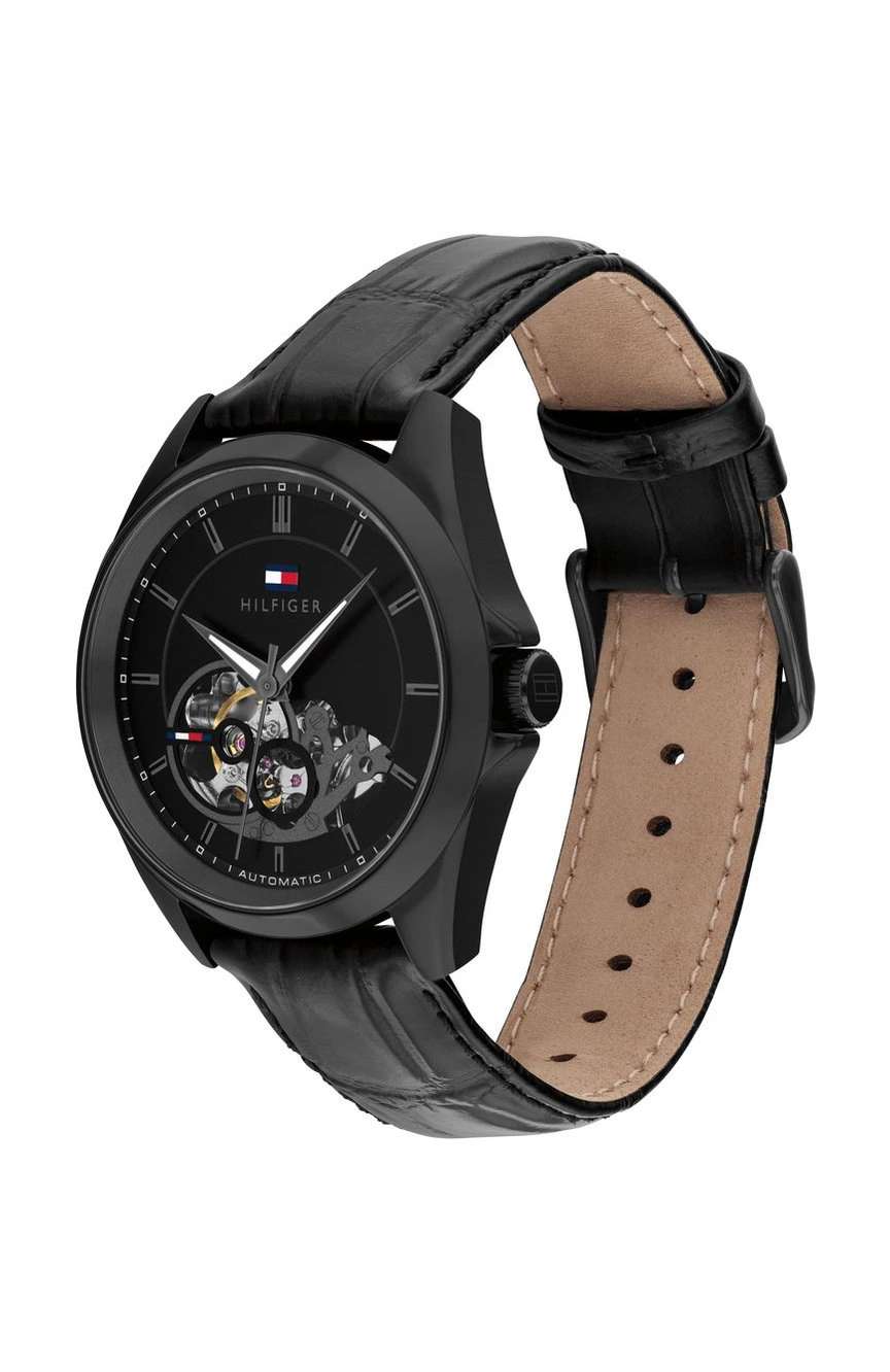 تومي هيلفجر Baker