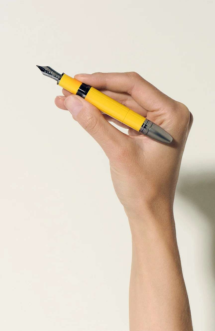 مون بلان قلم حبر سائل ضمن مجموعة شخصيات عظيمة إنزو فيراري إصدار خاص بجيالو مودينا