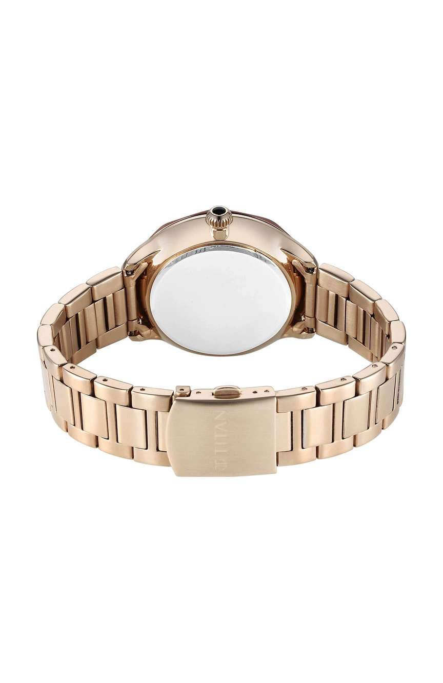 تيتان ساعة أنالوج مع عرض مراحل الشمس والقمر