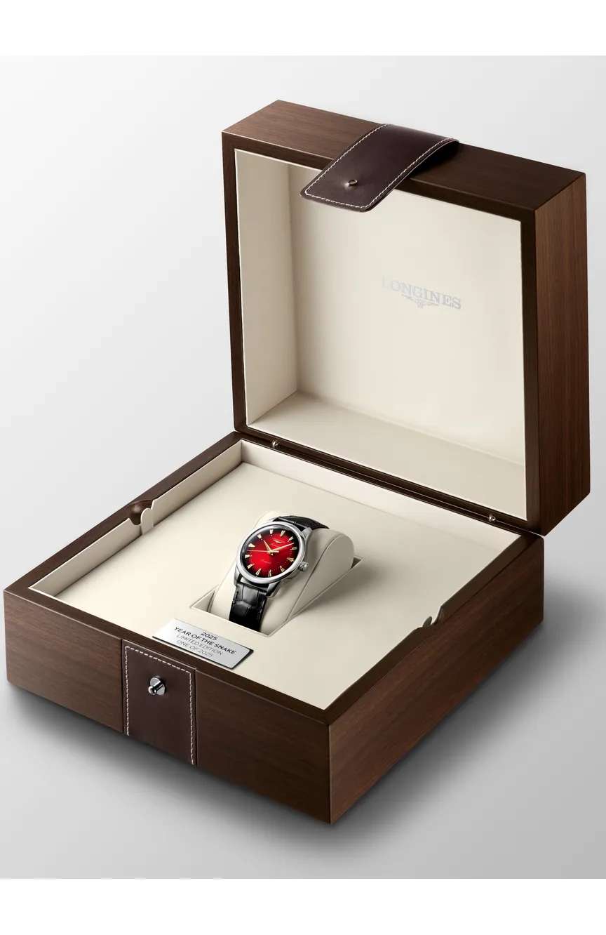 لونجين كونكويست هيرتج نسخة عام الثعبان