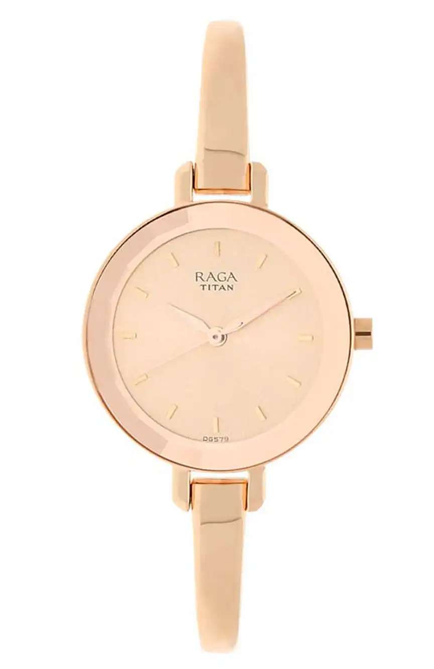 تيتان ساعة تيتان راجا فيفا كوارتز بميناء ذهبي وردي وسوار معدني ذهبي وردي للنساء