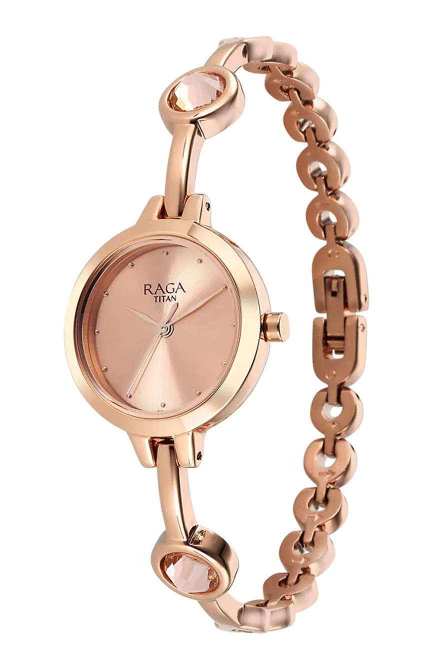 تيتان ساعة تيتان راجا فيفا كوارتز بميناء ذهبي وردي وسوار معدني للنساء