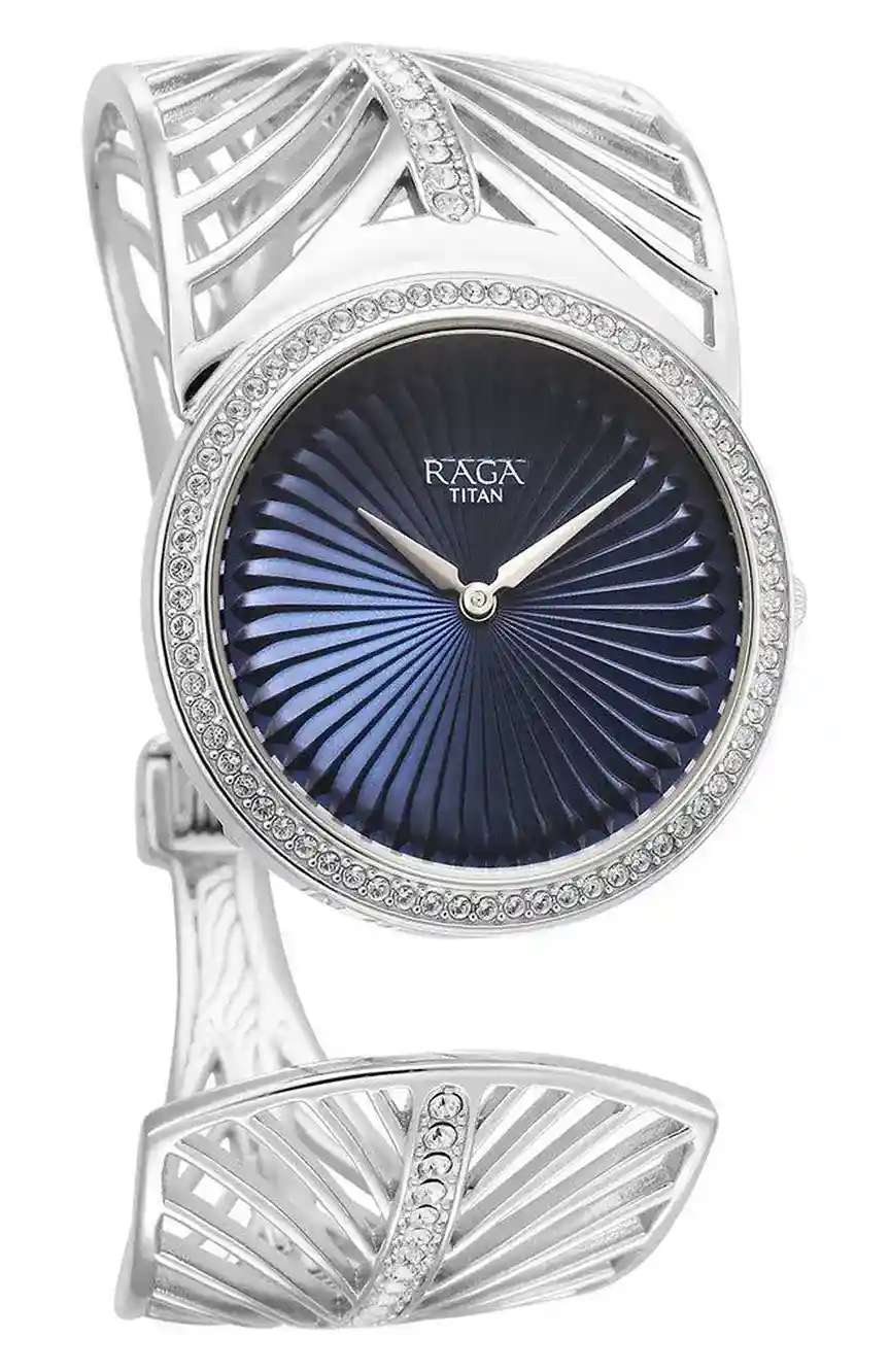 تيتان Raga Silver Quartz Analog Blue Dial With Sterling Silver Metal Strap And Case Watch For Women (Large)