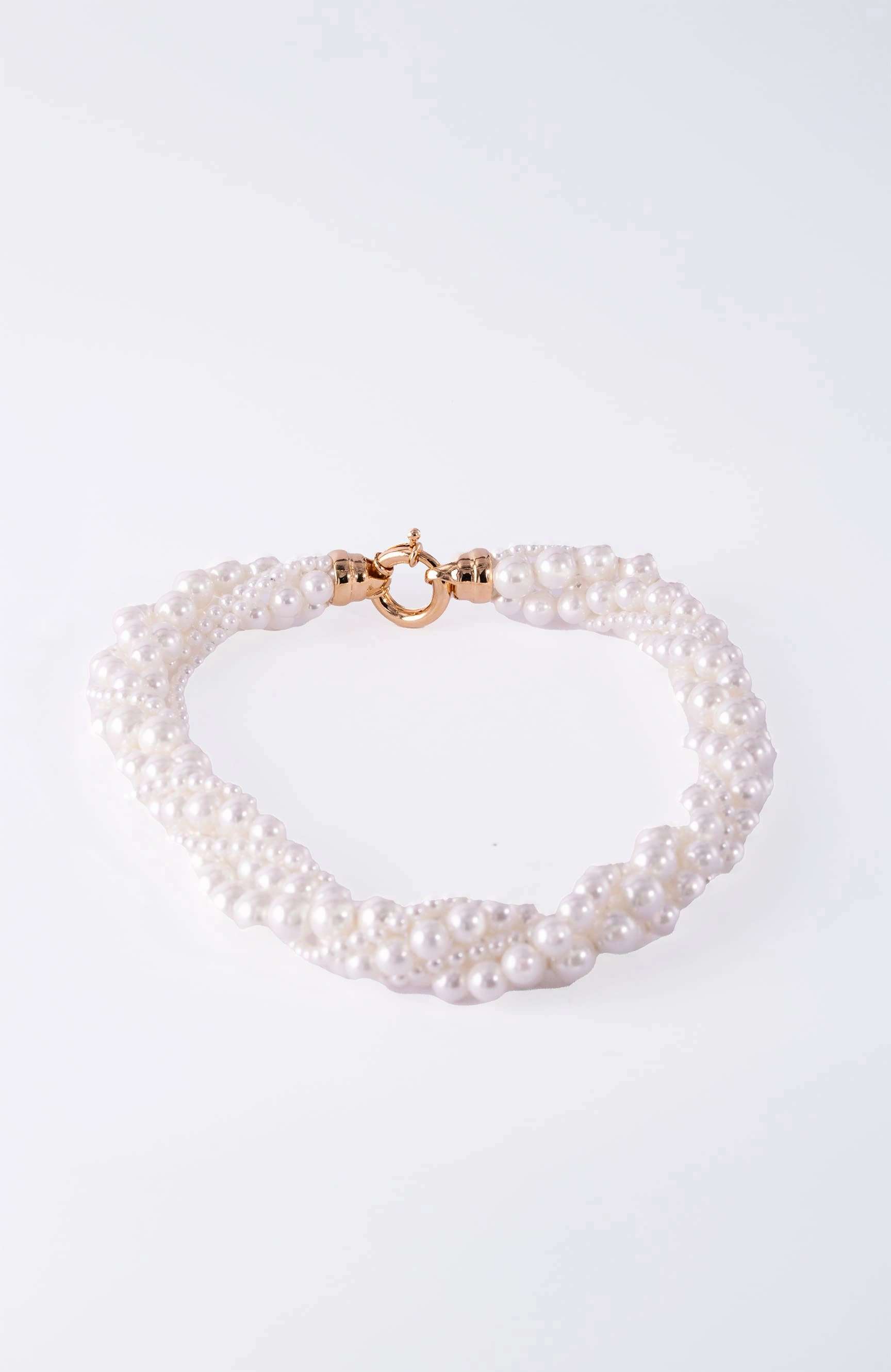 مادري بيرلا قلادة لؤلؤية ملتوية متعددة الخيوط