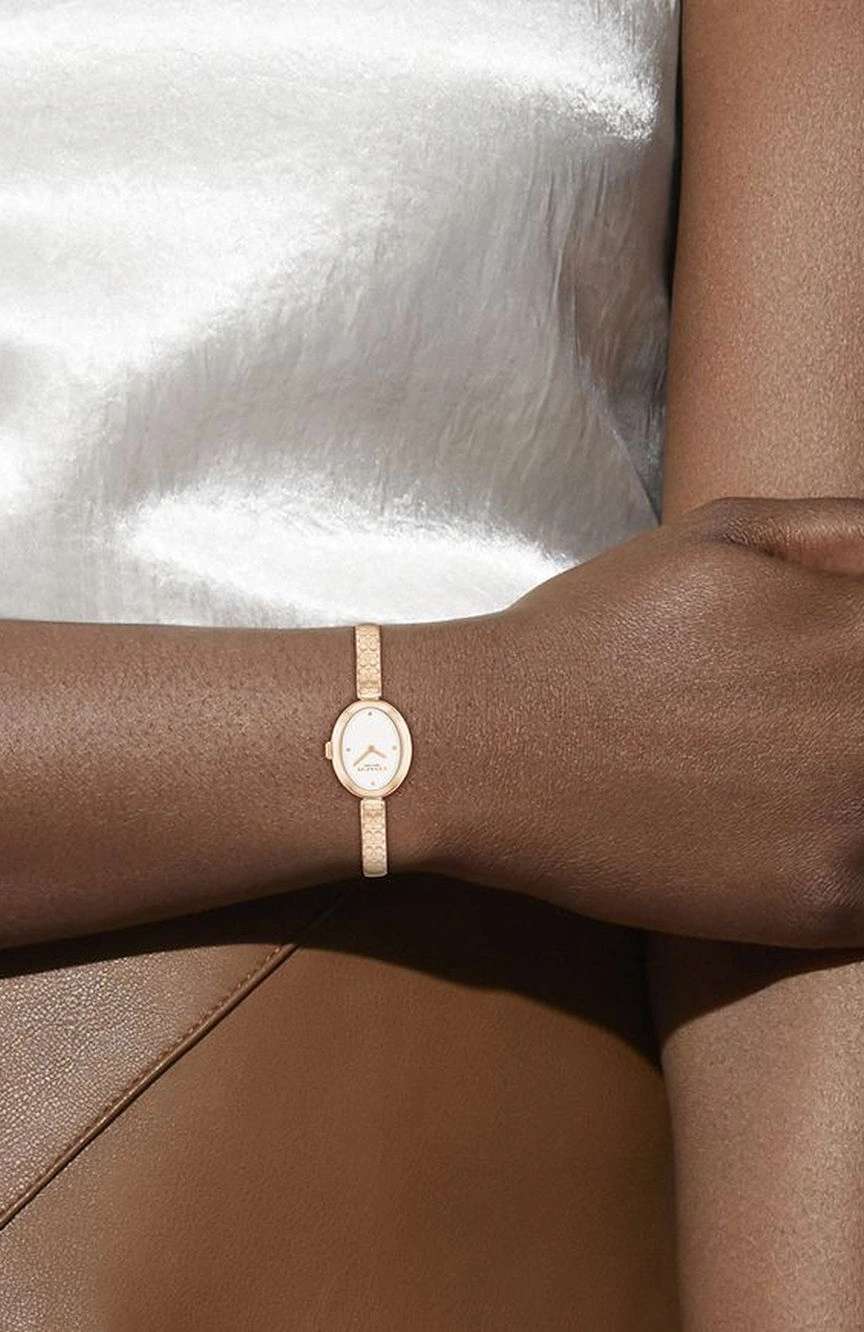 كوتش ساعة كوتش سامي بميناء بيضاوي مقاس 22.5 مم وسوار ستانلس ستيل للنساء