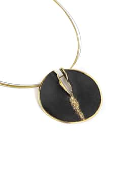 Fili Plaza Shinny diamond black pendant necklace