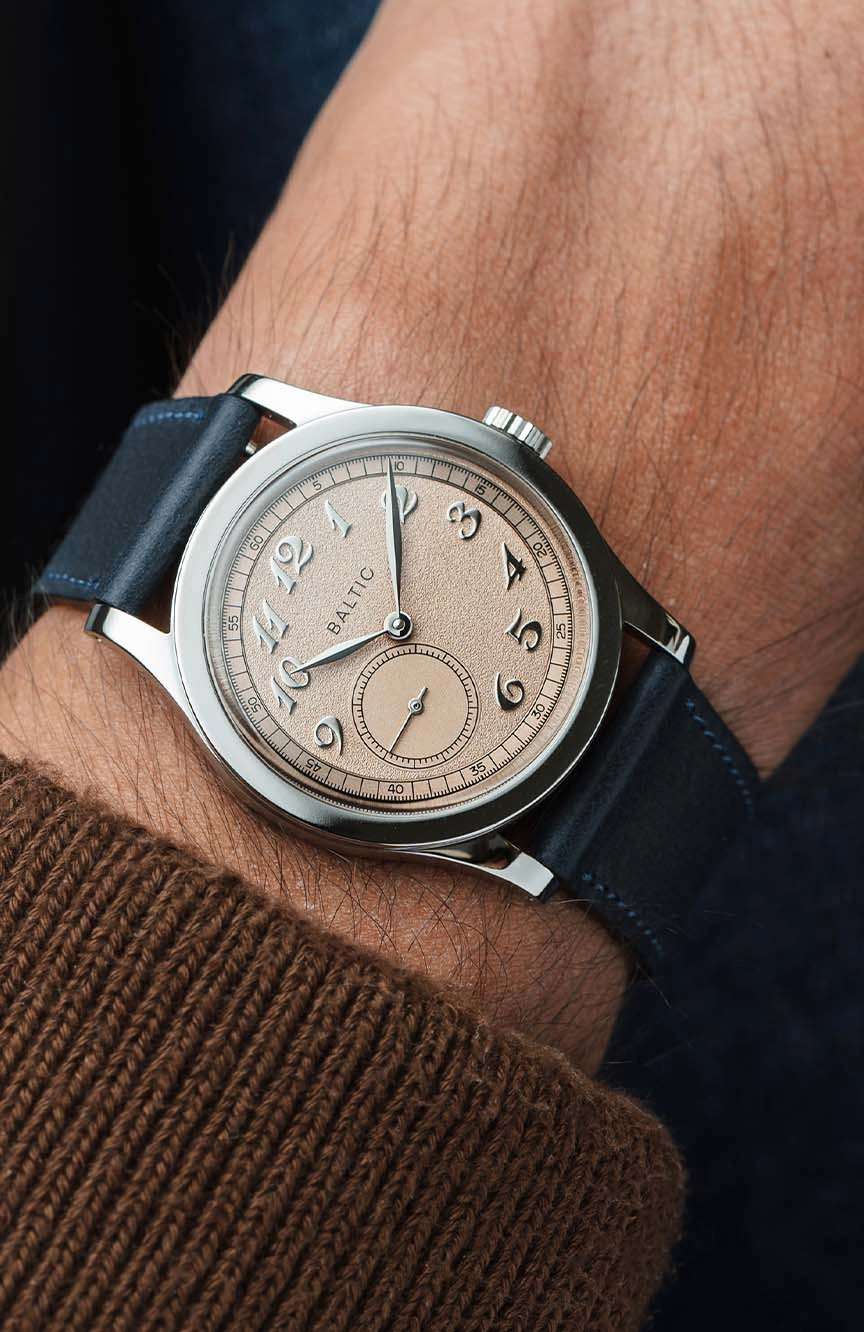 بالتيك إم آر كلاسيك - لون برتقالي شاحب - بسوار أزرق داكن