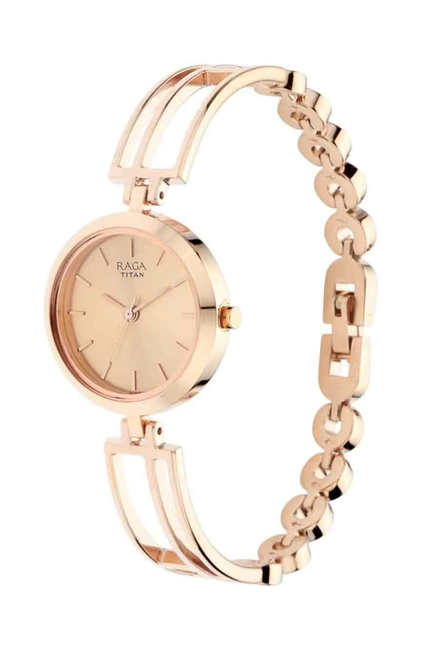 تيتان ساعة تيتان راجا فيفا بسوار معدني ذهبي وردي للنساء