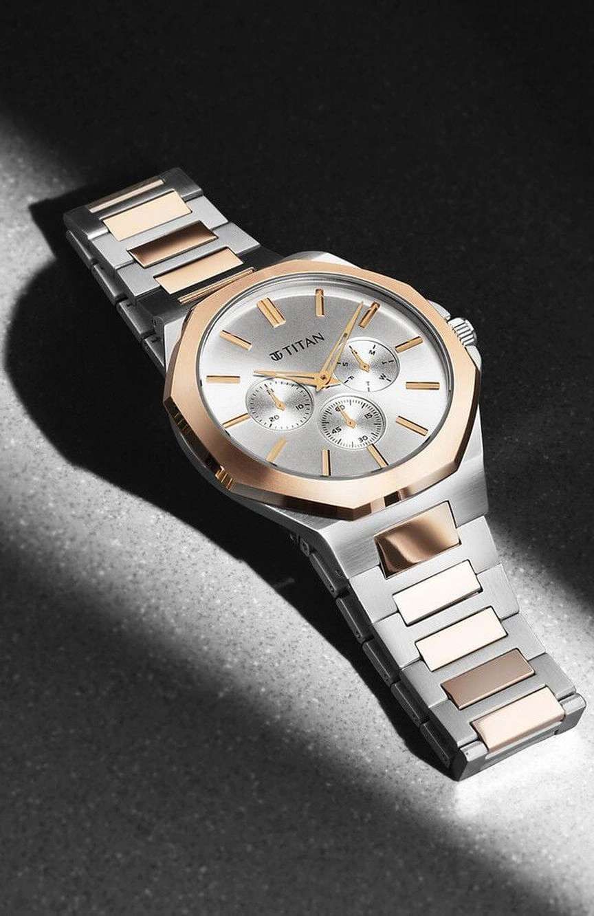 تيتان ساعة تيتان كلاسيك بميناء فضي وسوار ستانلس إستيل متعدد الألوان للرجال