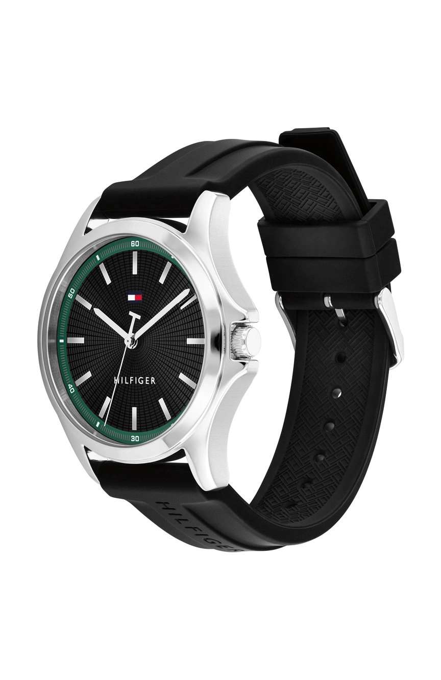 تومي هيلفجر Bruce