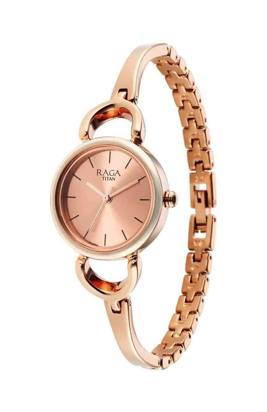 تيتان ساعة تيتان راجا بميناء ذهبي وردي للنساء