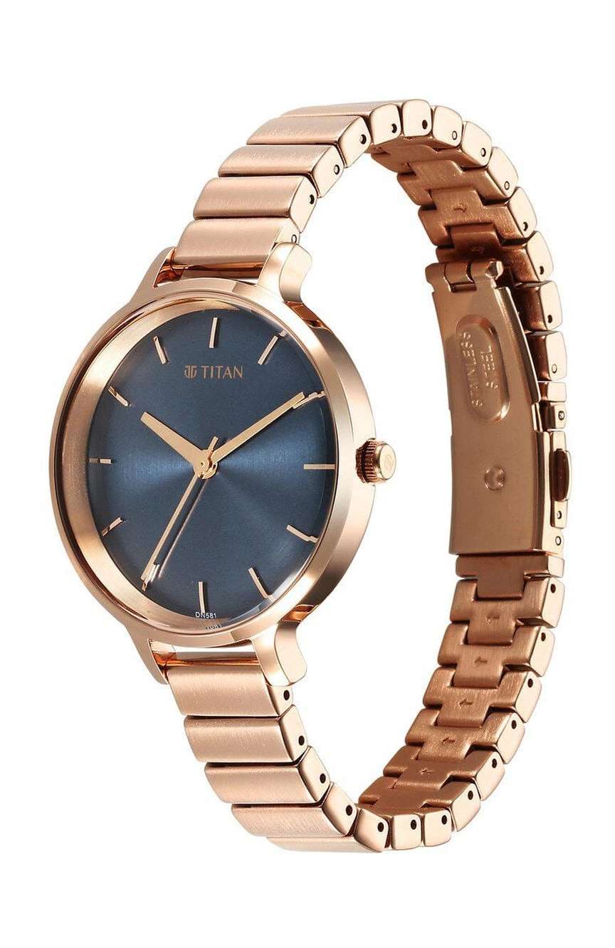تيتان ساعة تيتان كوارتز بميناء أزرق وسوار معدني للنساء