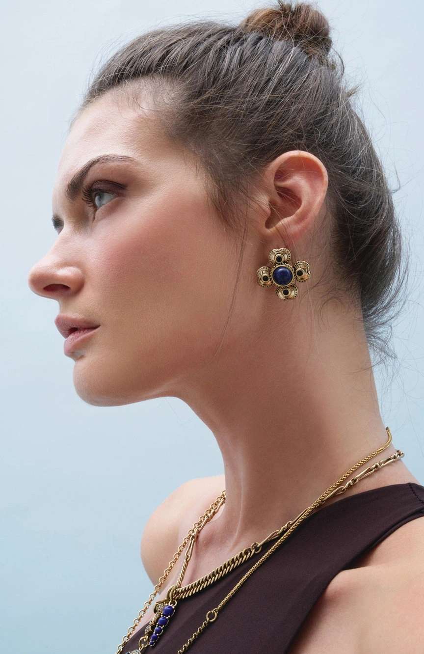 مون ريف Lapis Clover Charm Earrings