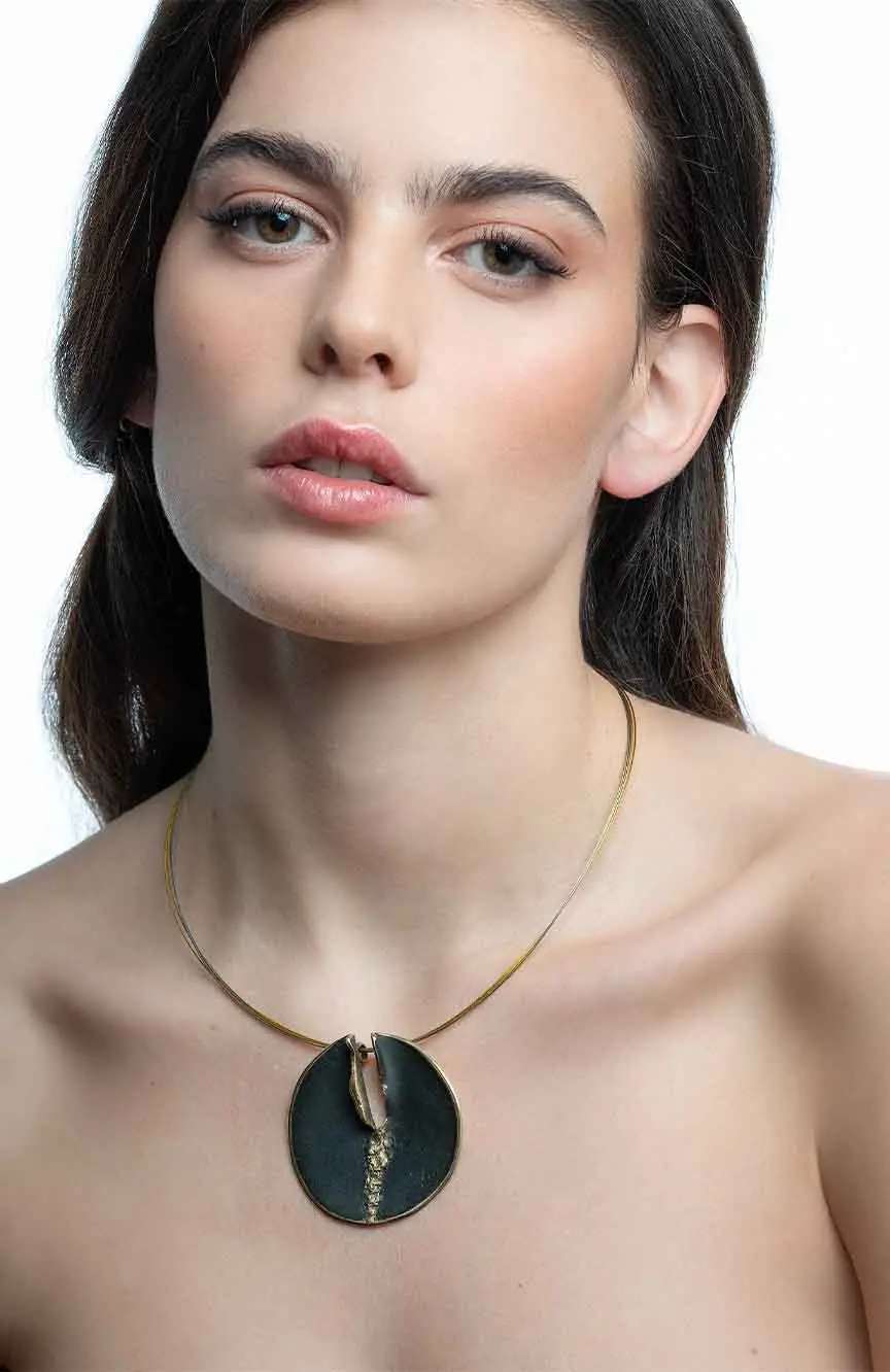 Fili Plaza Shinny diamond black pendant necklace