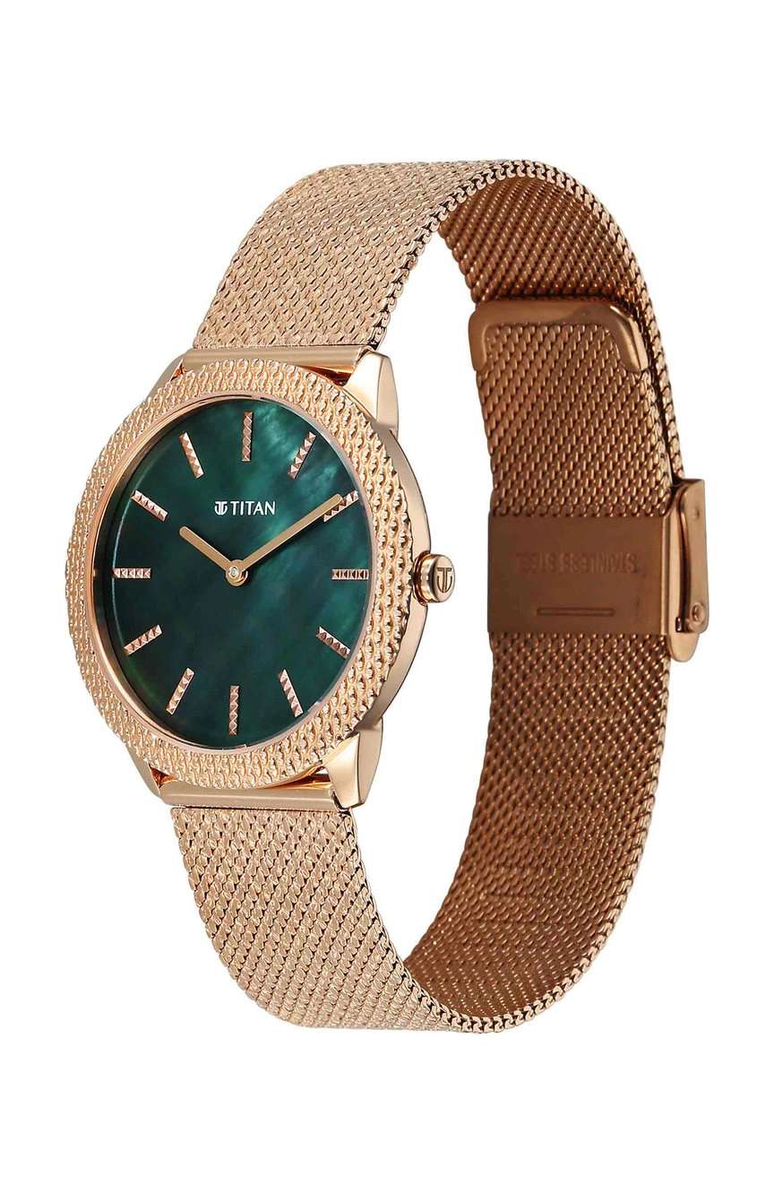 تيتان Glamour Quartz Analog