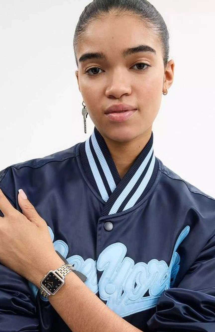 كوتش ساعة كوتش كاس بميناء مربع مقاس 28 مم وسوار ستانلس إستيل للنساء