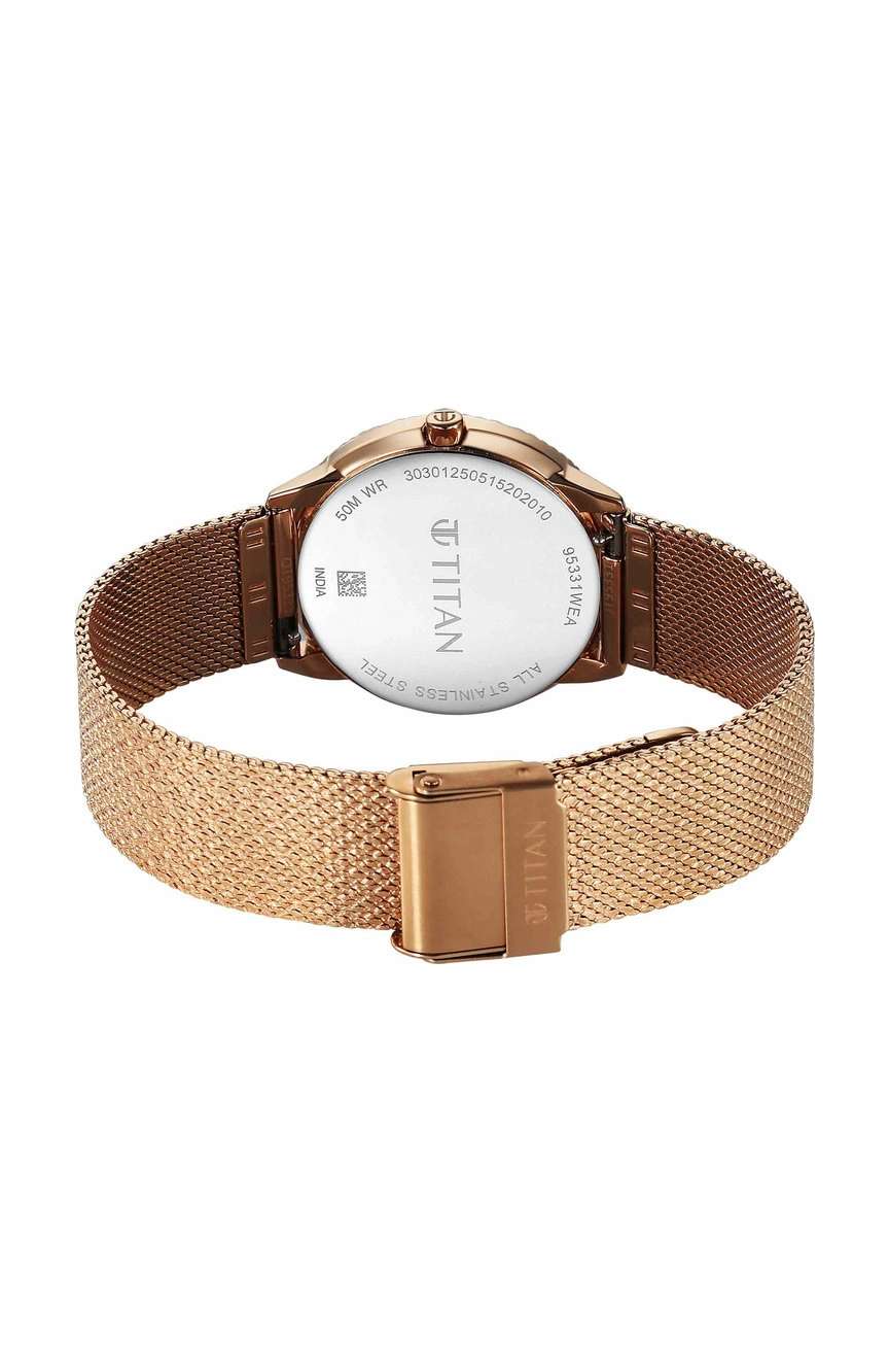 تيتان Glamour Quartz Analog