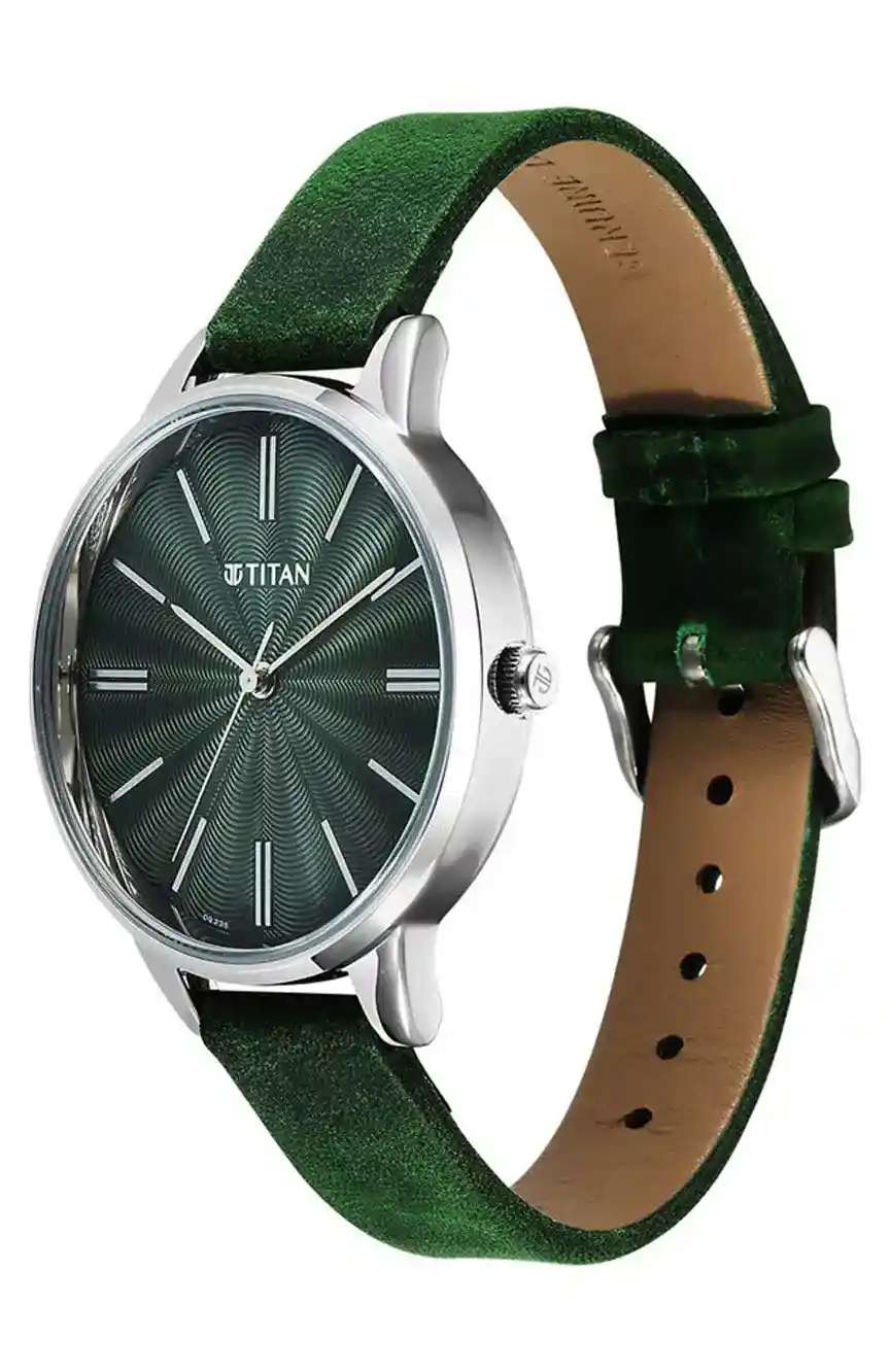 تيتان ساعة تيتان نيو كوارتز بميناء أخضر وسوار جلدي للنساء