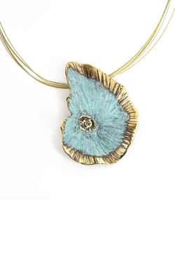 Fili Plaza قلادة نينوفار البرونزية لون أخضر