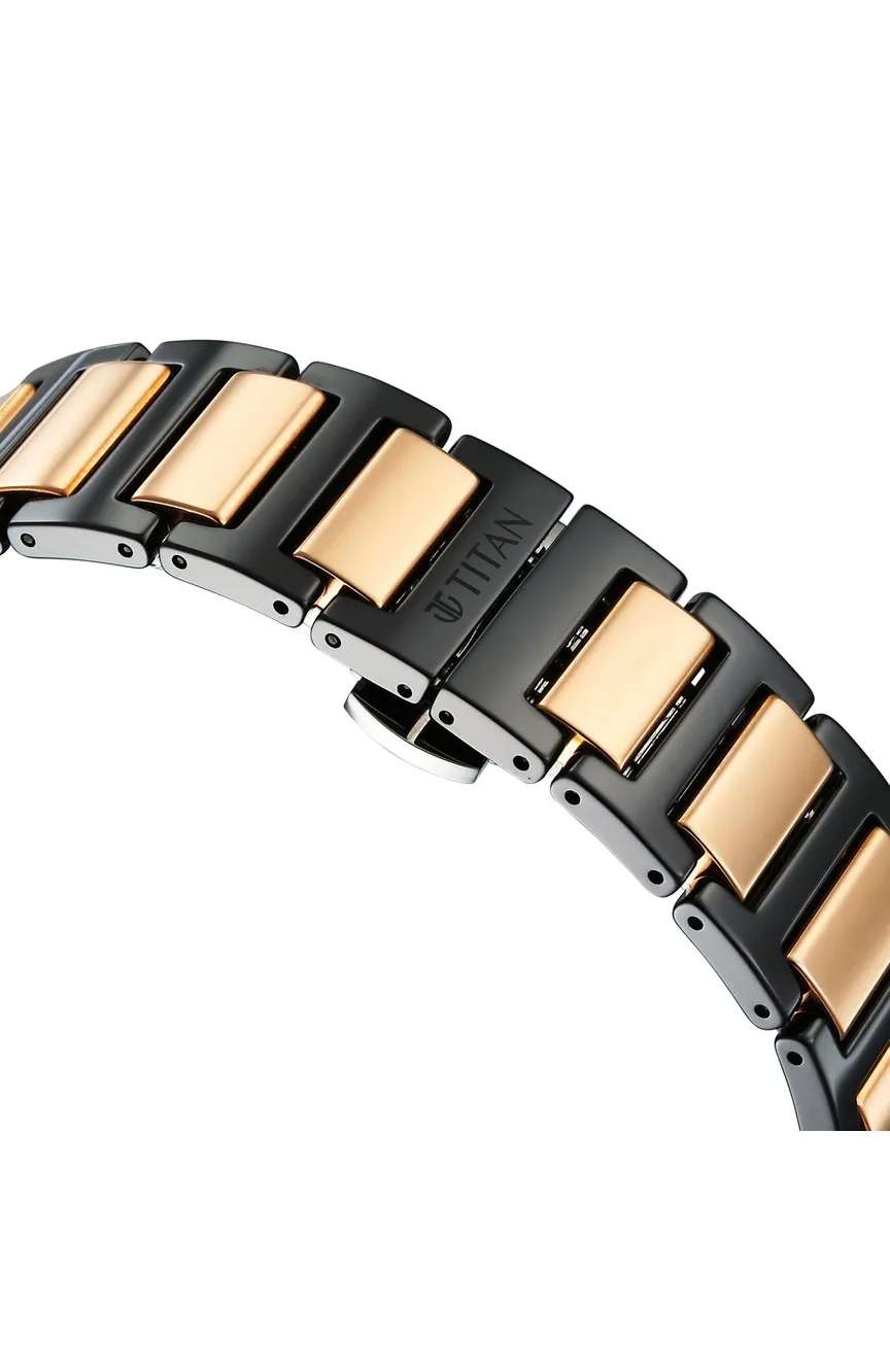 تيتان ساعة اليد إيدج