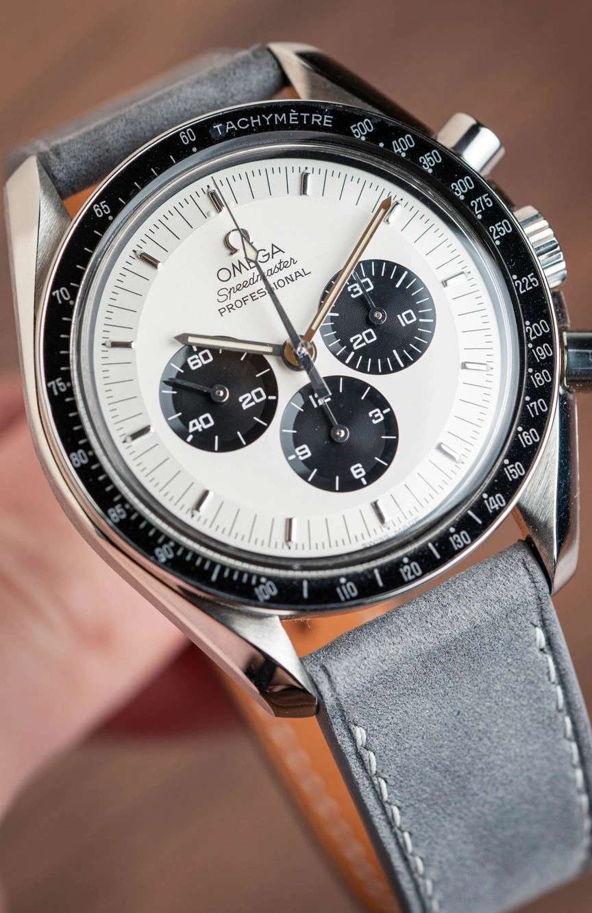 ديلوجز سوار من جلد النوبوك باللون الرمادي الفاتح