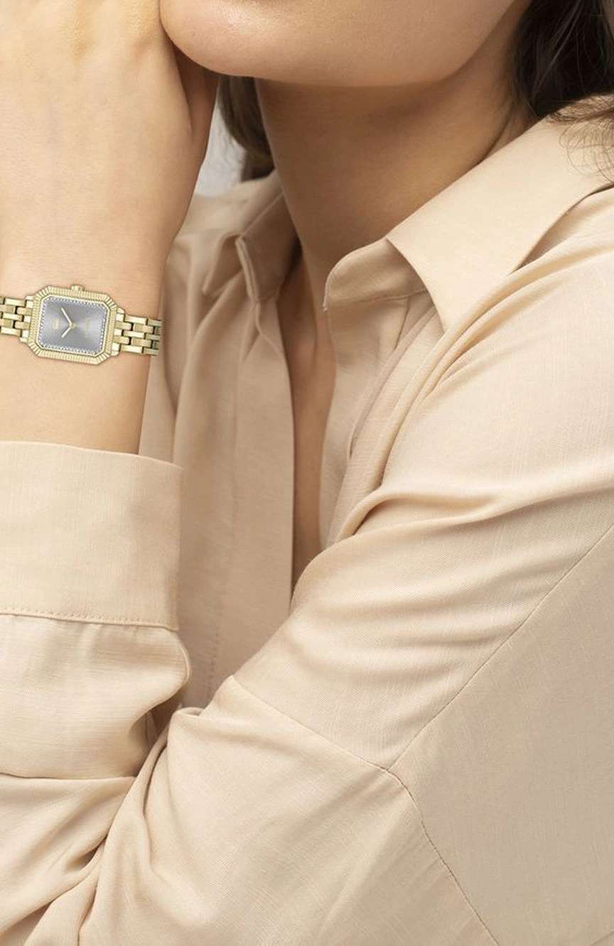 لاكوست ساعة لاكوست باريسيان بميناء مستطيل مقاس 23 مم وسوار ستانلس إستيل للنساء